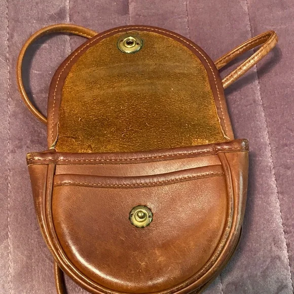 Vintage Coach mini Brown Leather Crossbody Bag - Picture 5 of 9